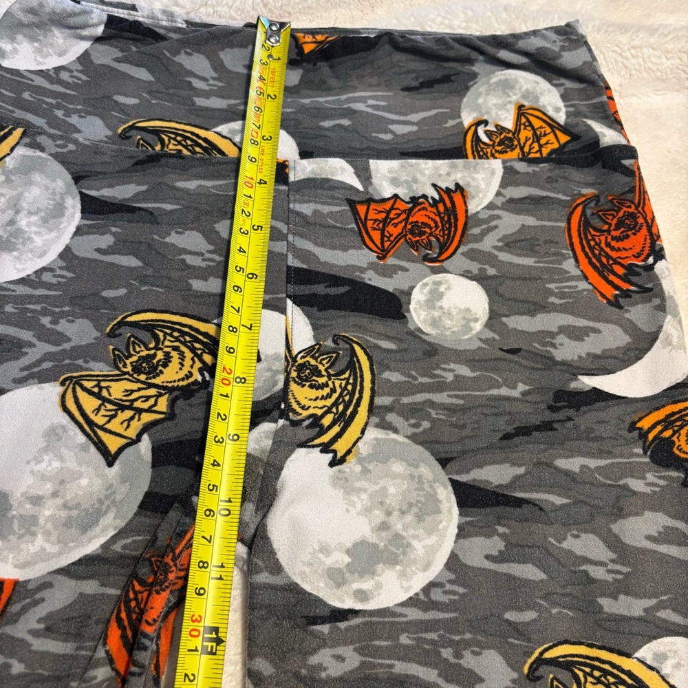 LuLaRoe Leggings One Size Gray Camo Orange Bats White Moons Halloween Goth - Picture 12 of 13